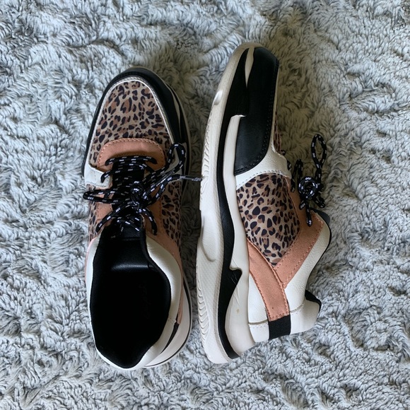 CHEETAH PRINT SNEAKERS 🐆💕 - Picture 3 of 5